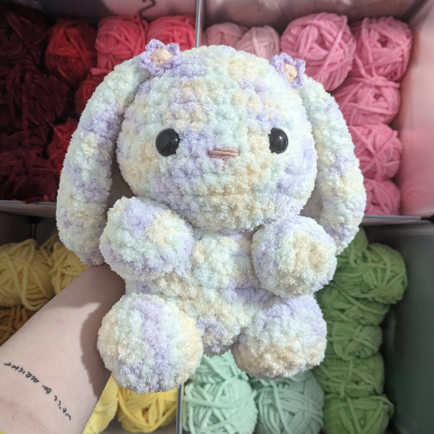 HECHO A PEDIDO Jumbo Fluffy Lavanda Miel Conejito Crochet Plushie