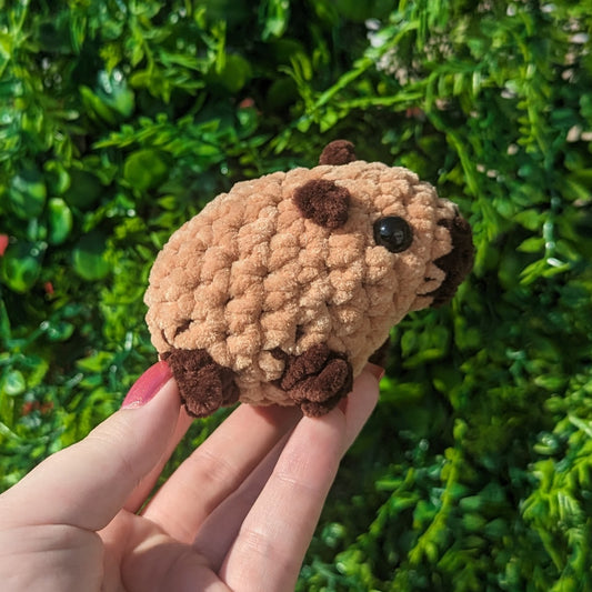 Peluche de ganchillo de carpincho bebé gordito