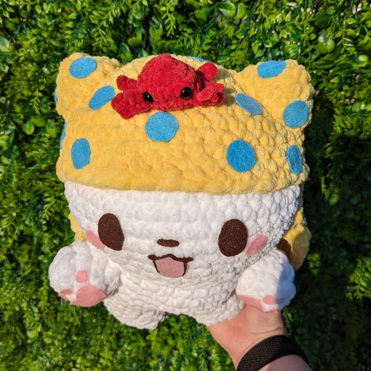 Oso polar japonés Jumbo Kawaii con manta y peluche de ganchillo amigo cangrejo