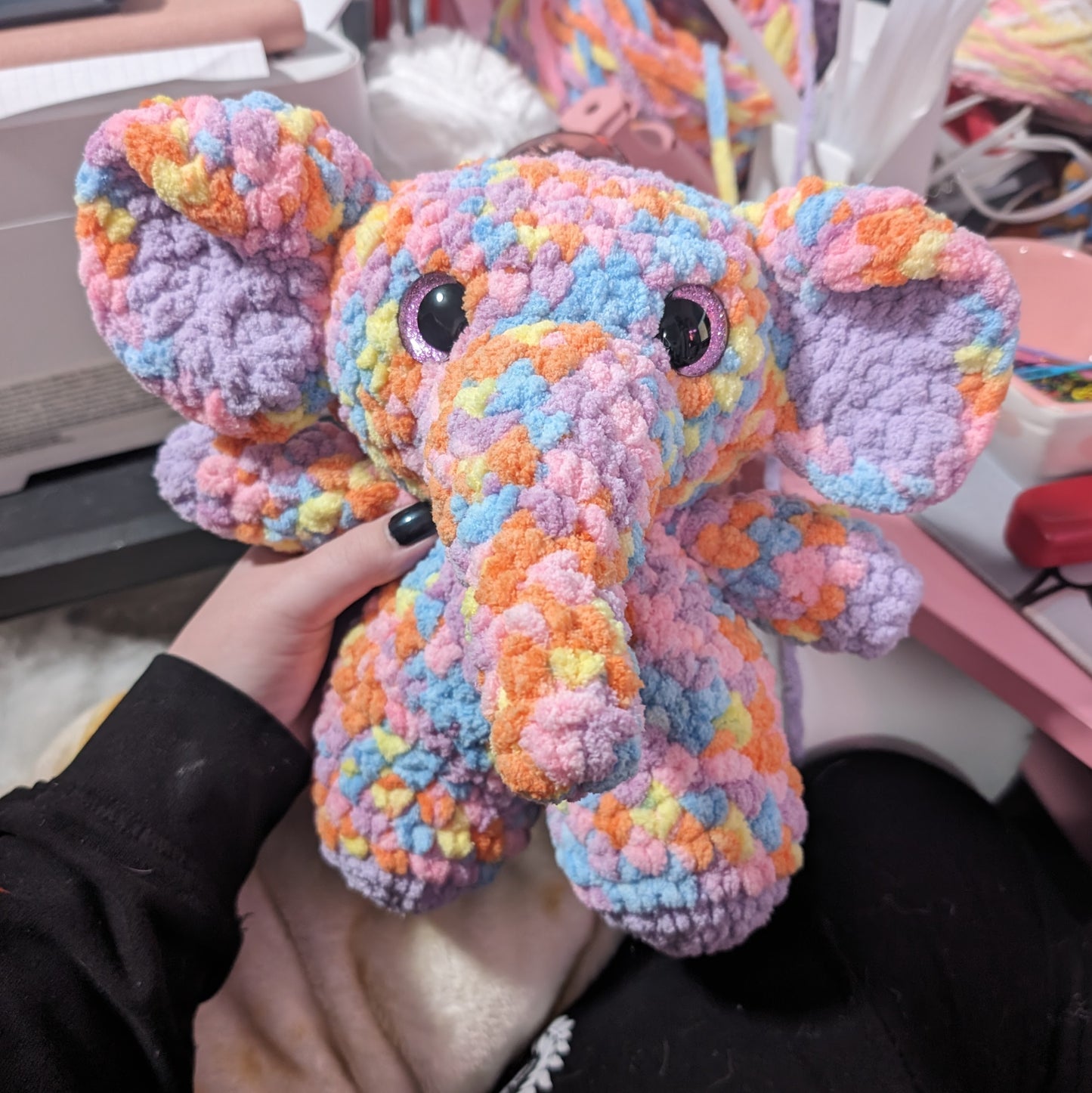 Peluche de ganchillo de elefante pastel de lavanda