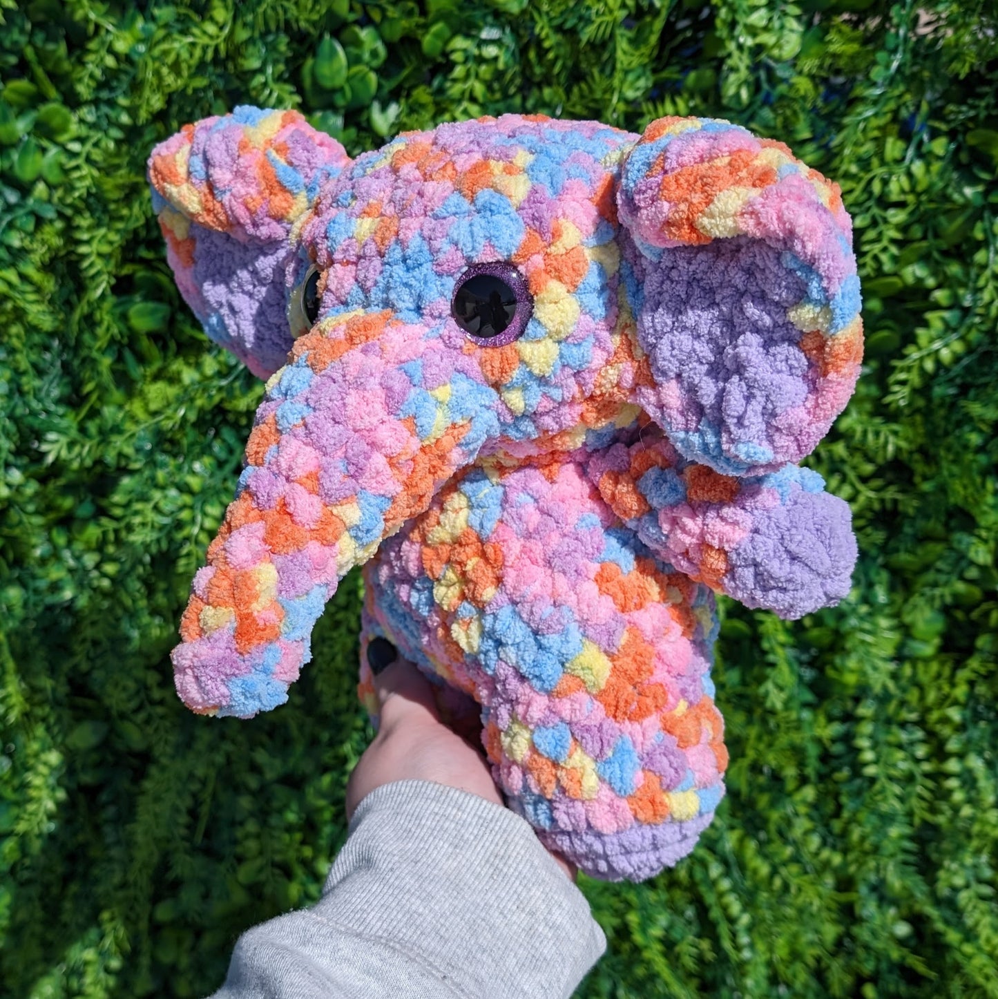 Peluche de ganchillo de elefante pastel de lavanda