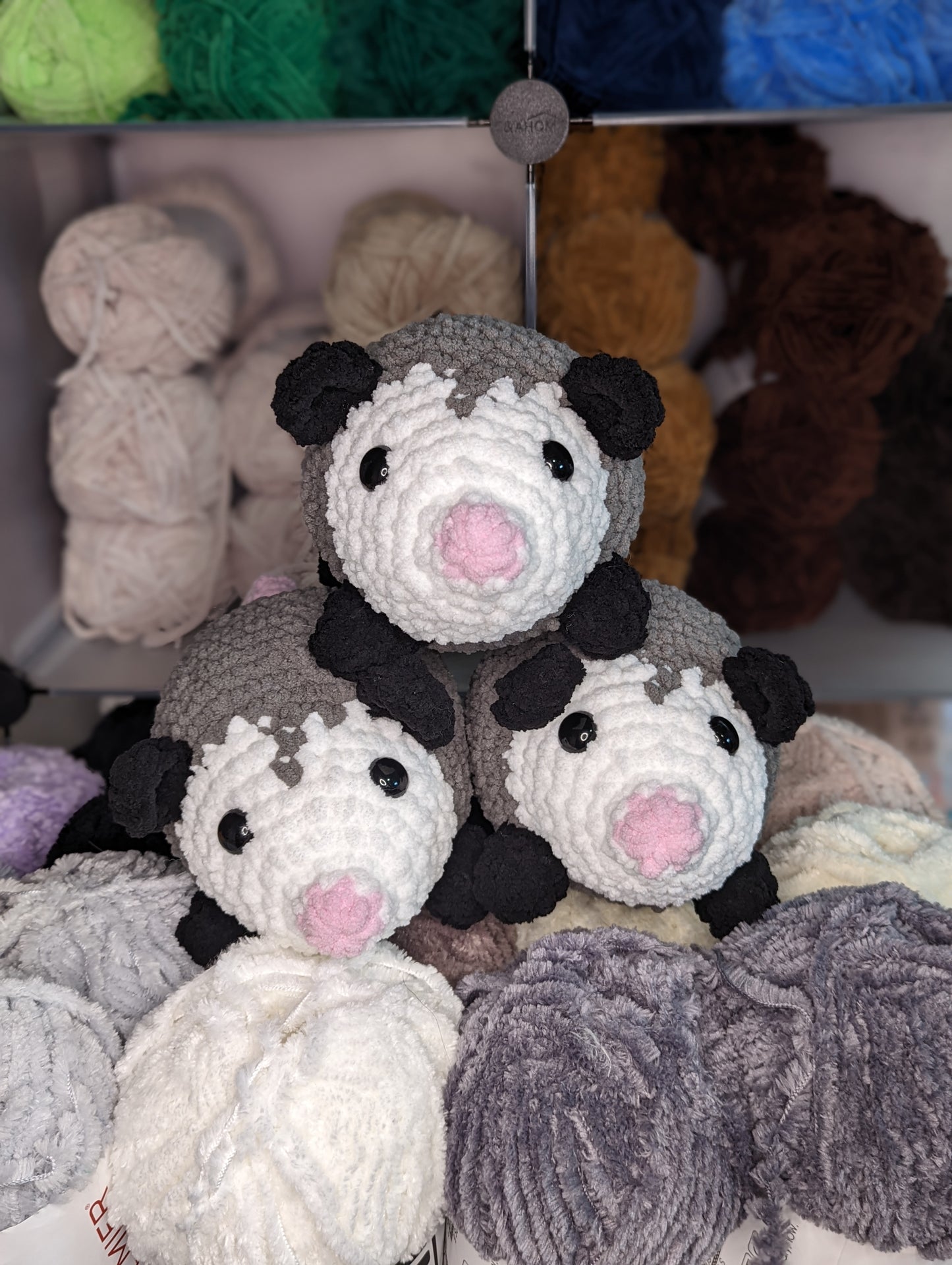 HECHO PARA PEDIR Peluche de ganchillo vaquero o zarigüeya simple