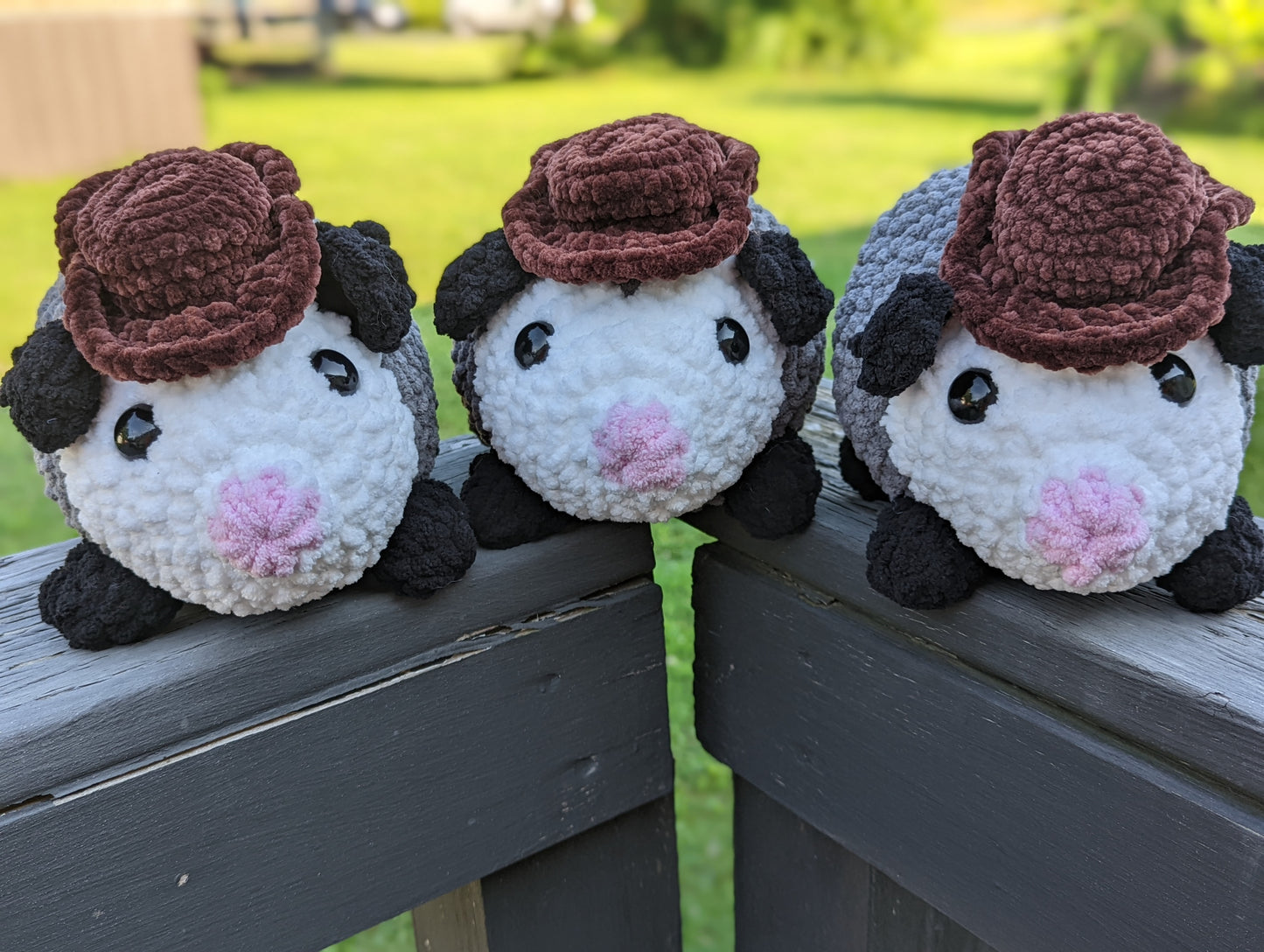 HECHO PARA PEDIR Peluche de ganchillo vaquero o zarigüeya simple