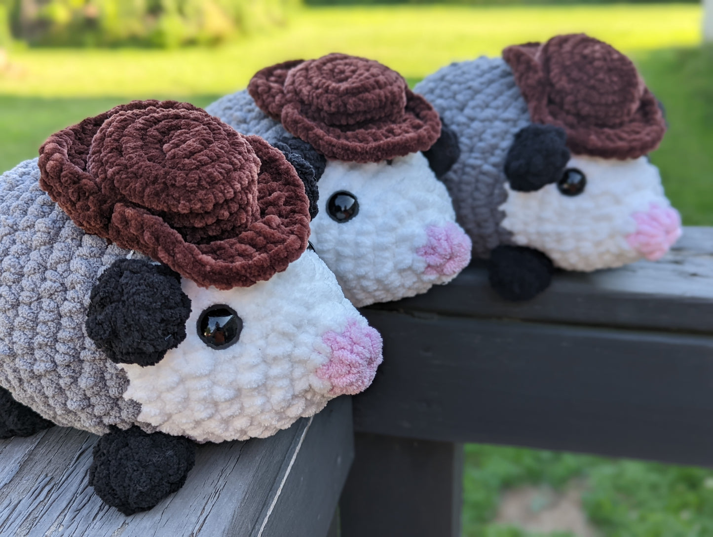HECHO PARA PEDIR Peluche de ganchillo vaquero o zarigüeya simple