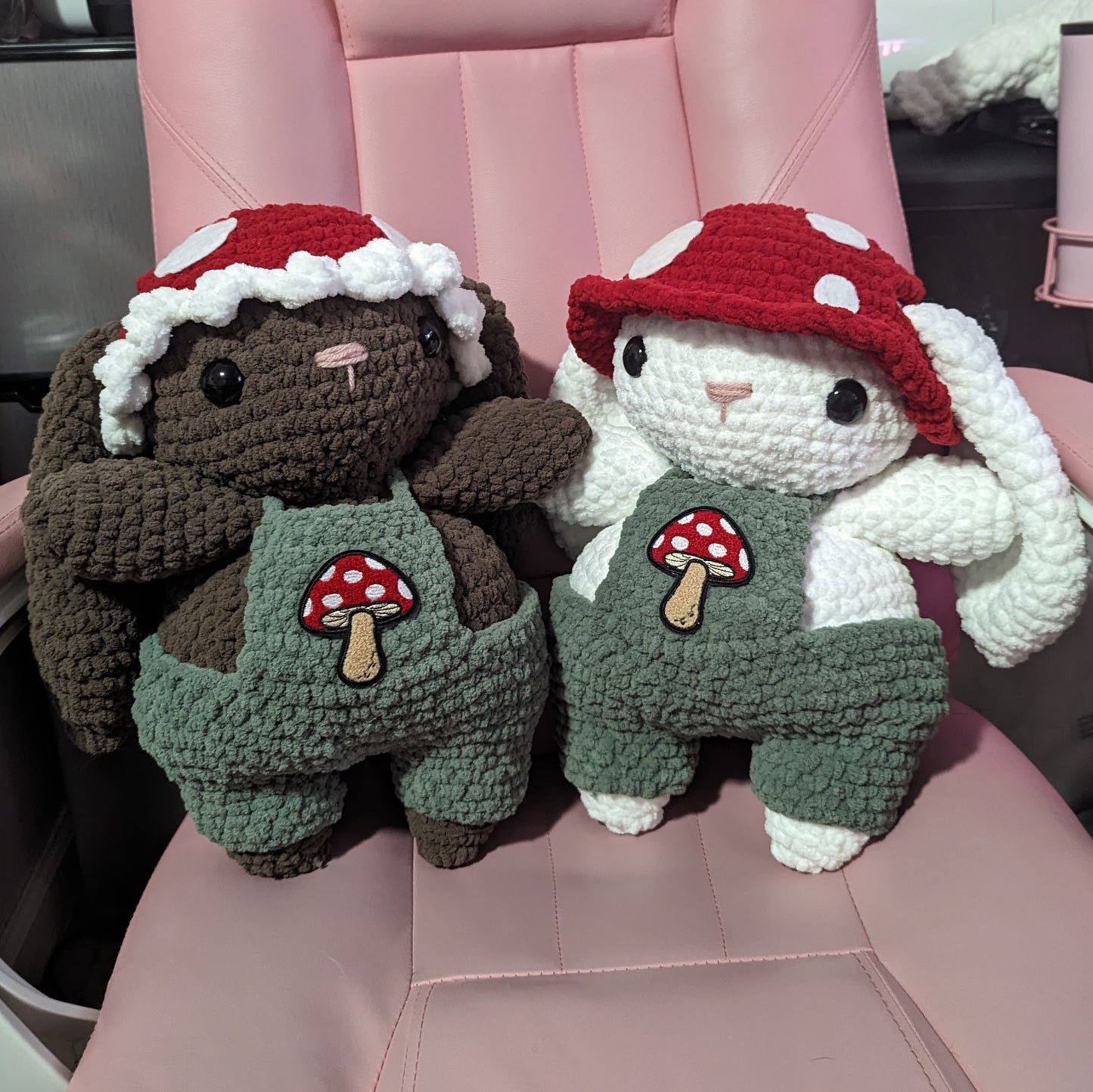 Jumbo White Mushroom Bunny Crochet Plushie (sombrero y mono extraíbles)
