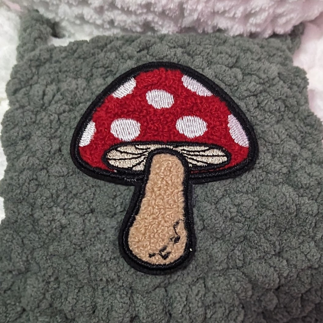 Jumbo Brown Mushroom Bunny Crochet Plushie (sombrero y mono extraíbles)