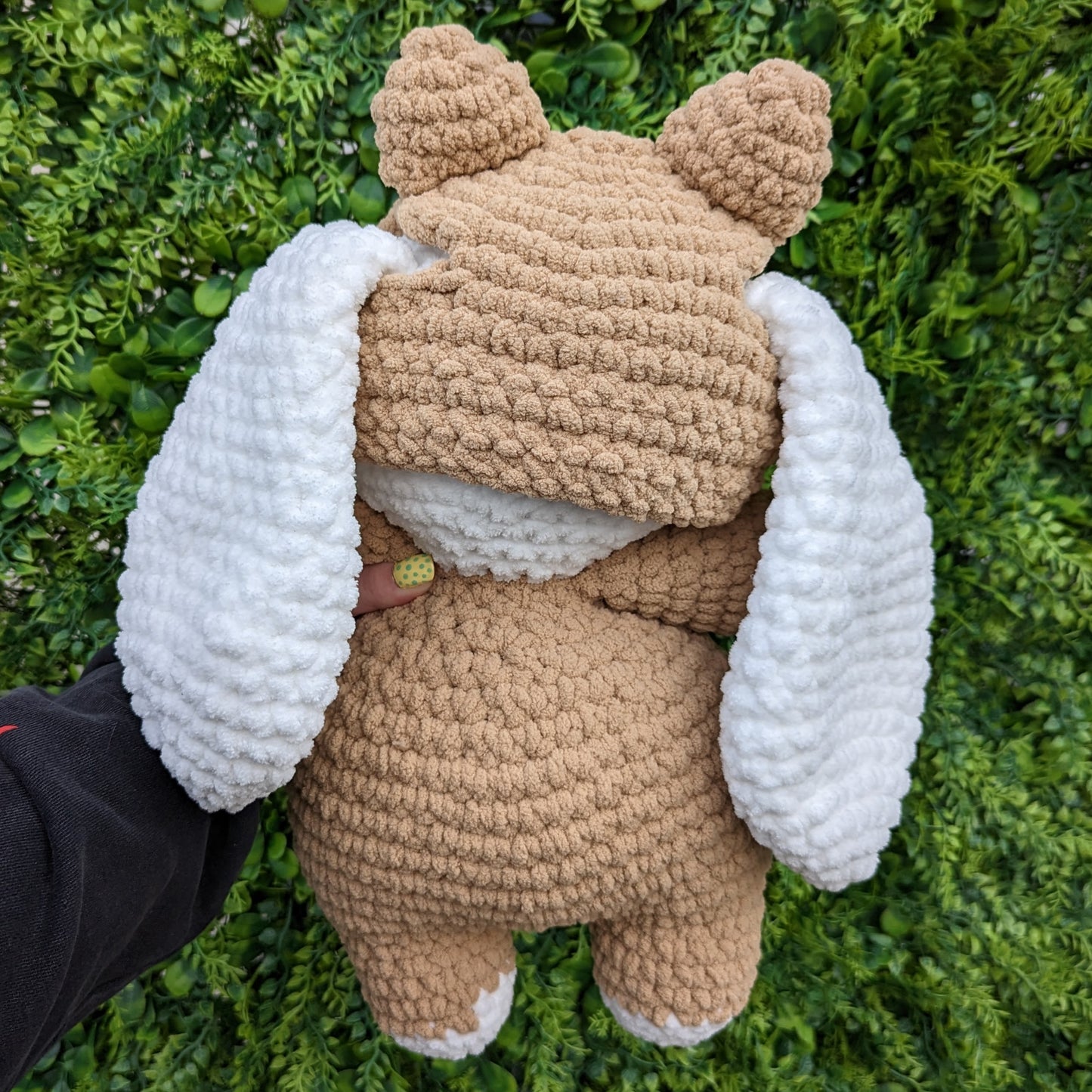 Jumbo Bunny in Teddy Outfit Crochet Plushie (sombrero removible) [Archivado]
